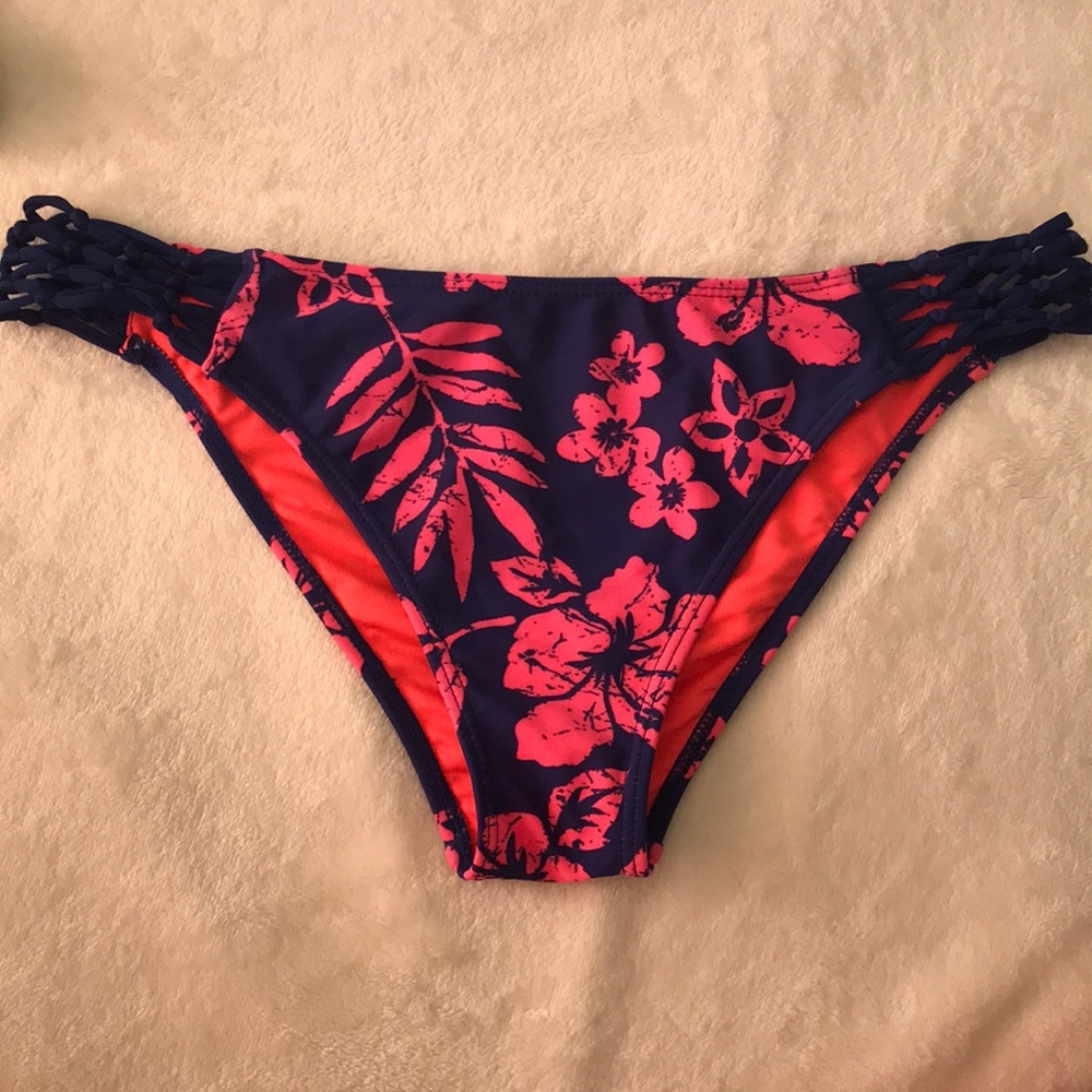 Forever 21 bikini bottoms 🌺